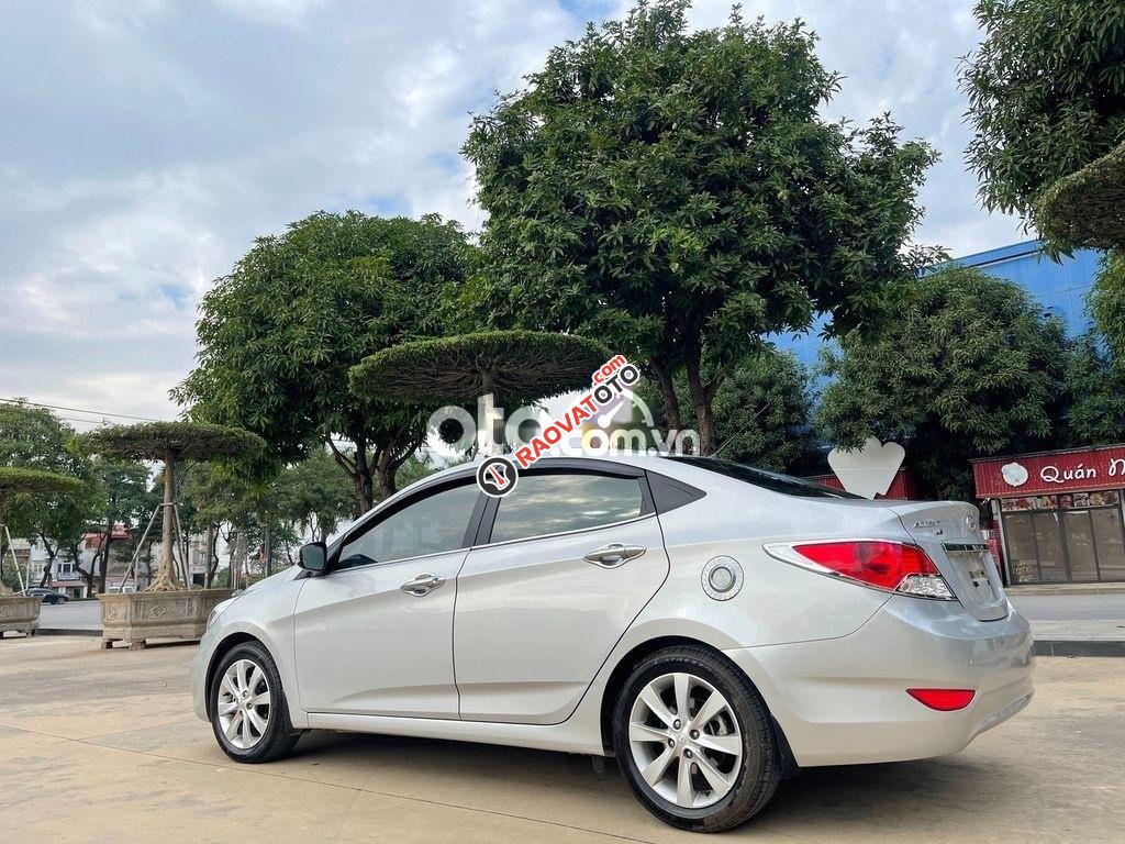 Bán Hyundai Accent Blue đời 2014, màu bạc, nhập khẩu nguyên chiếc số tự động, giá 360tr-1