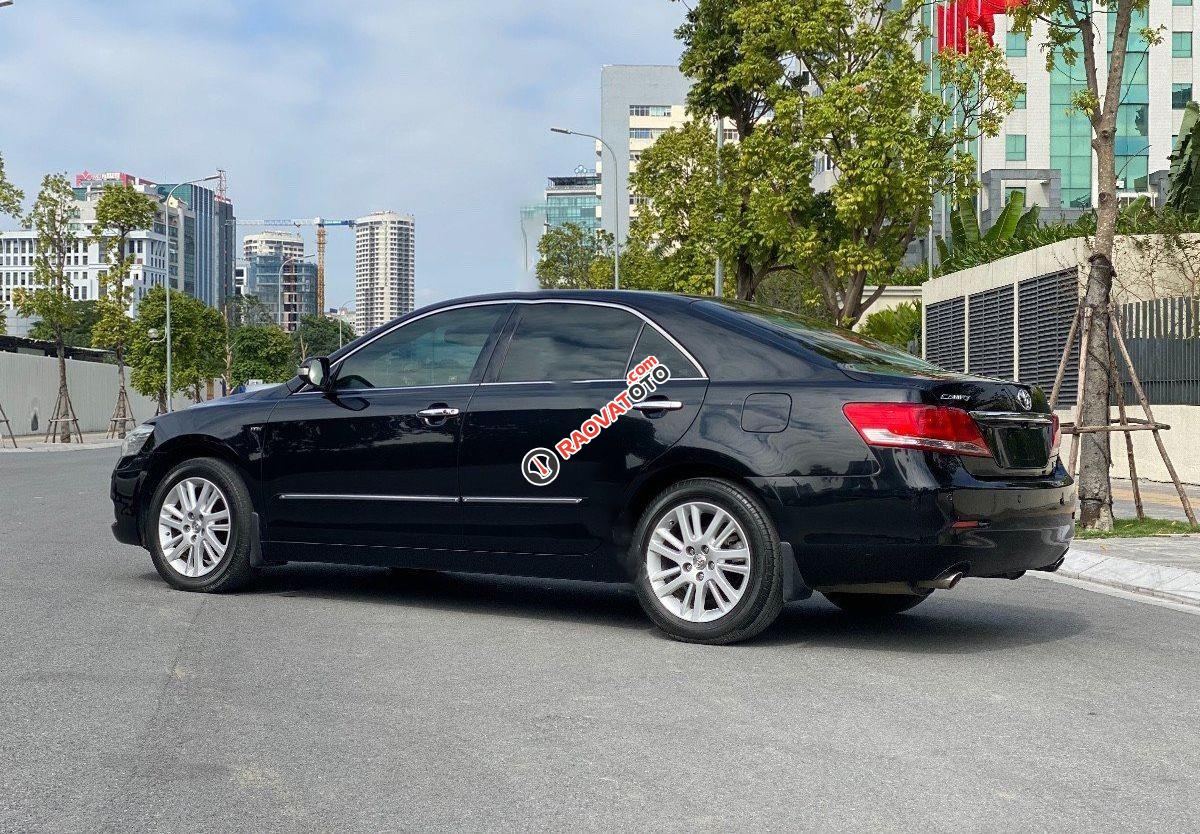 Bán Toyota Camry 3.5Q 2010, màu đen còn mới-2