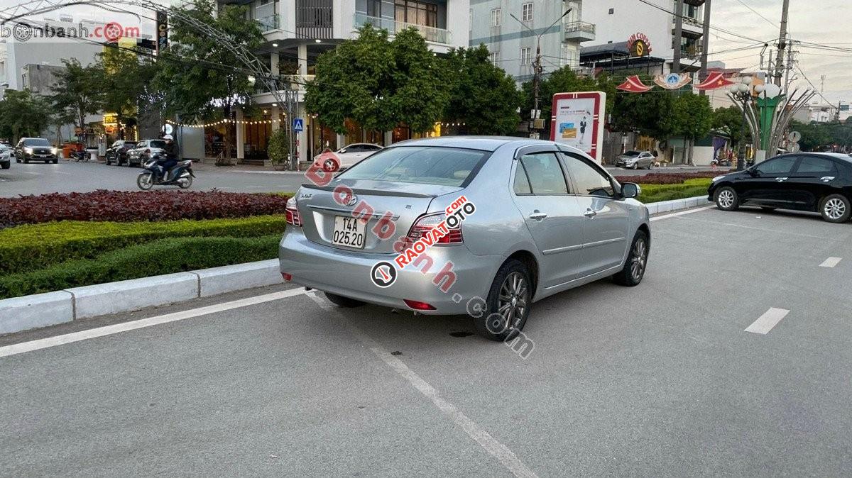 Cần bán gấp Toyota Vios MT đời 2011, màu bạc chính chủ, giá tốt-4