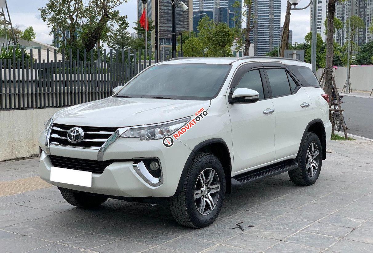 Bán Toyota Fortuner 2.7V 4x2 AT sản xuất năm 2016, màu trắng, nhập khẩu, giá chỉ 828 triệu-1