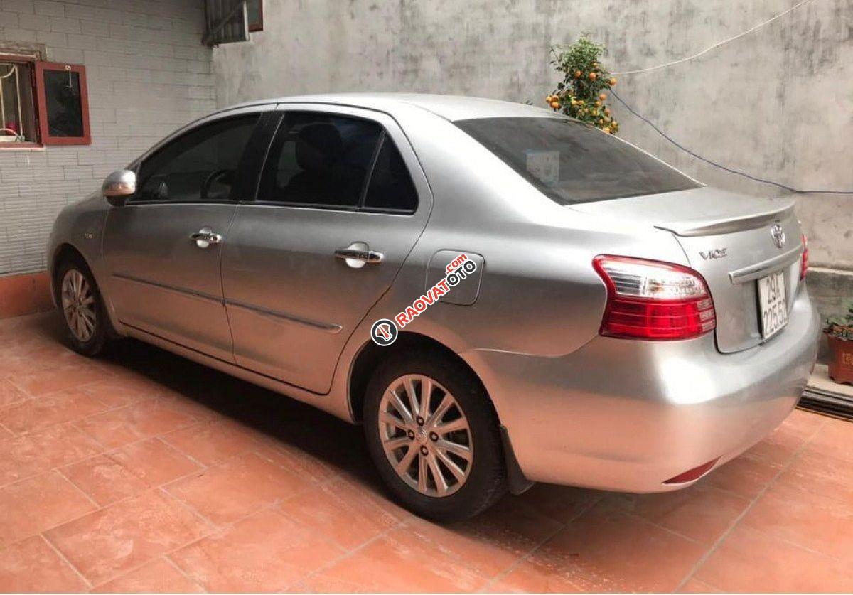 Cần bán xe Toyota Vios 1.5E 2011, màu bạc, giá 225tr-2