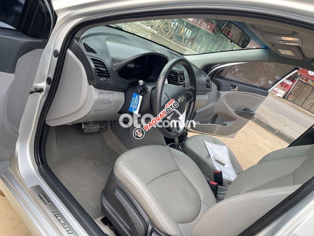 Bán Hyundai Accent Blue đời 2014, màu bạc, nhập khẩu nguyên chiếc số tự động, giá 360tr-7