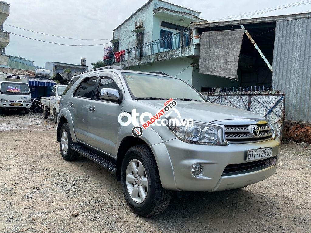 Cần bán gấp Toyota Fortuner V đời 2009, màu bạc-10