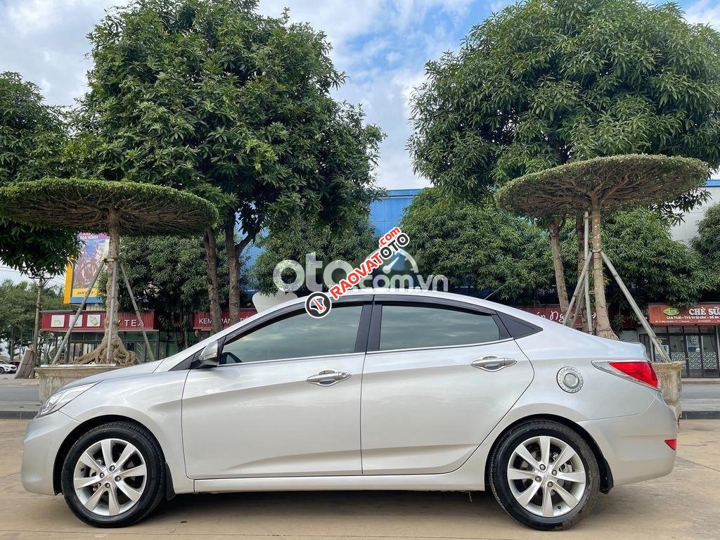 Bán Hyundai Accent Blue đời 2014, màu bạc, nhập khẩu nguyên chiếc số tự động, giá 360tr-0