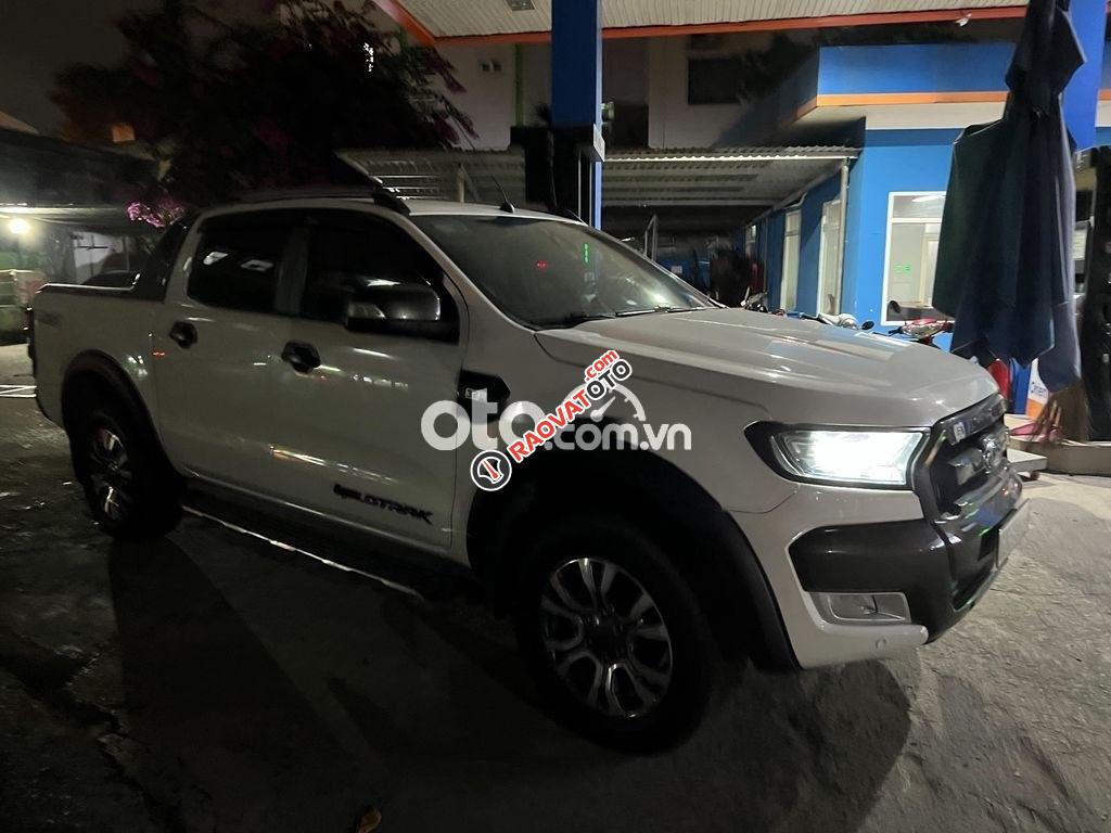 Cần bán xe Ford Ranger Wildtrak 3.2 đời 2017, màu trắng-0