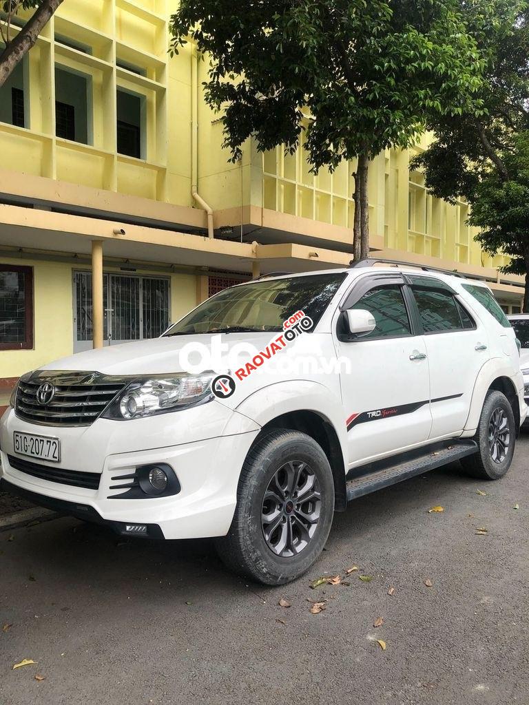 Cần bán xe Toyota Fortuner TRD đời 2016, màu trắng còn mới, giá 800tr-0