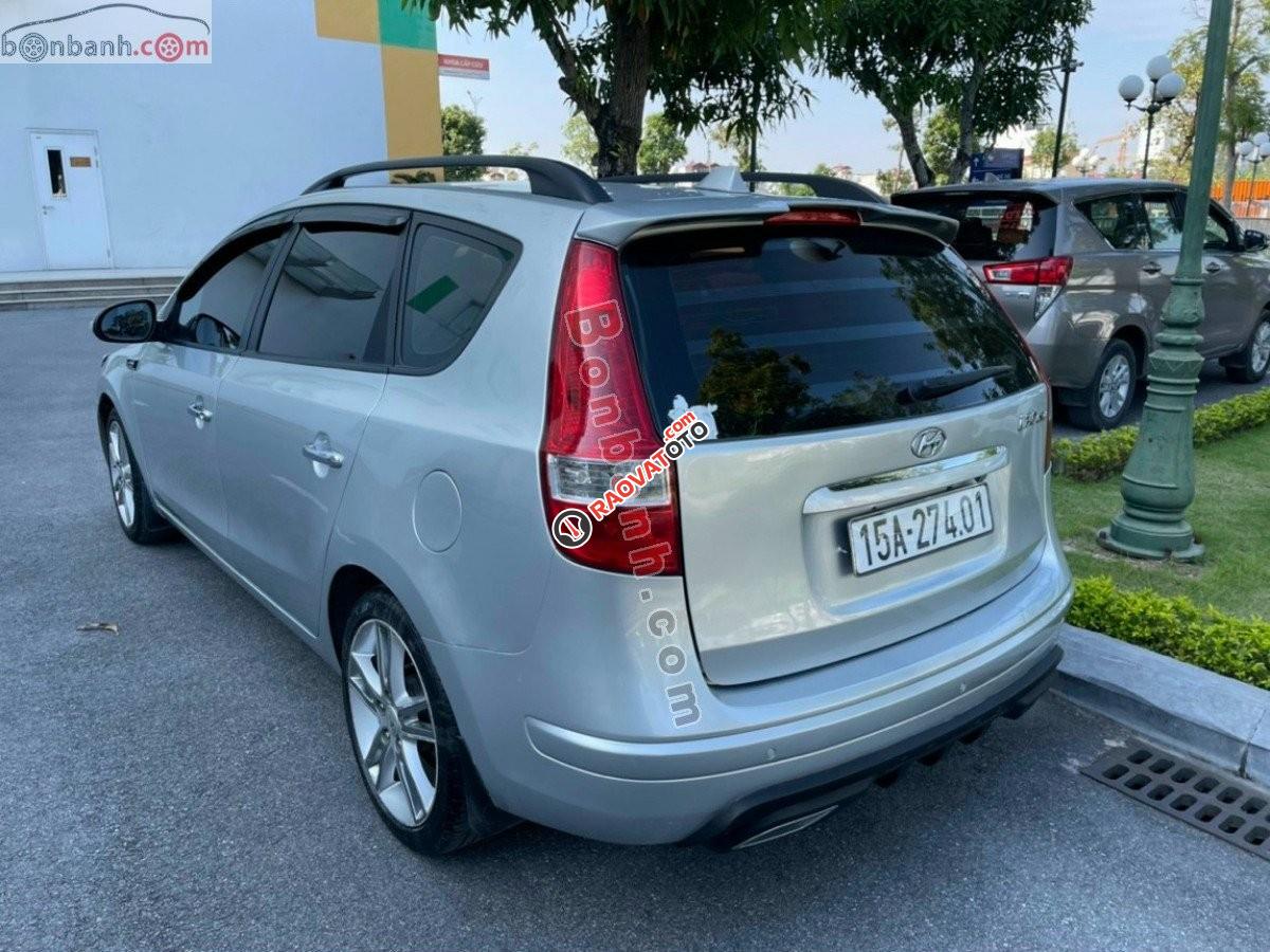 Bán Hyundai i30 CW 1.6 AT năm sản xuất 2011, màu bạc, nhập khẩu chính chủ-3