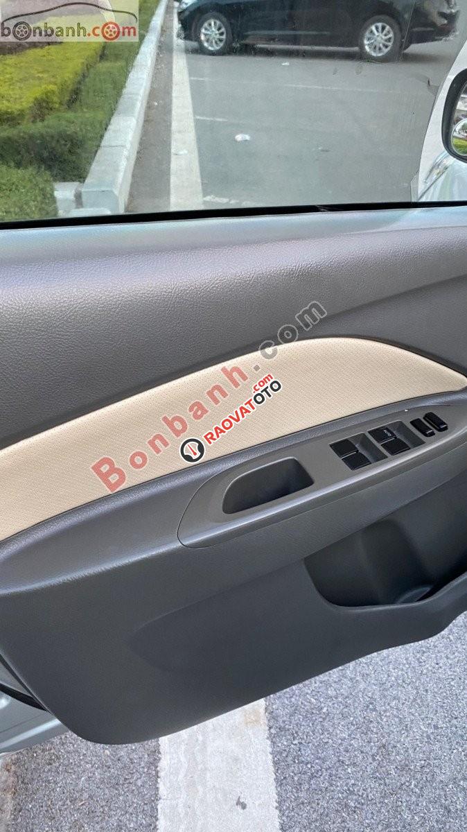 Cần bán gấp Toyota Vios MT đời 2011, màu bạc chính chủ, giá tốt-5