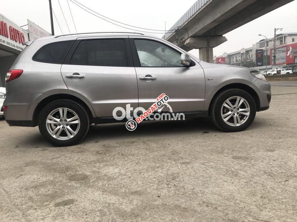 Cần bán gấp Hyundai Santa Fe AT năm sản xuất 2009, màu bạc-0