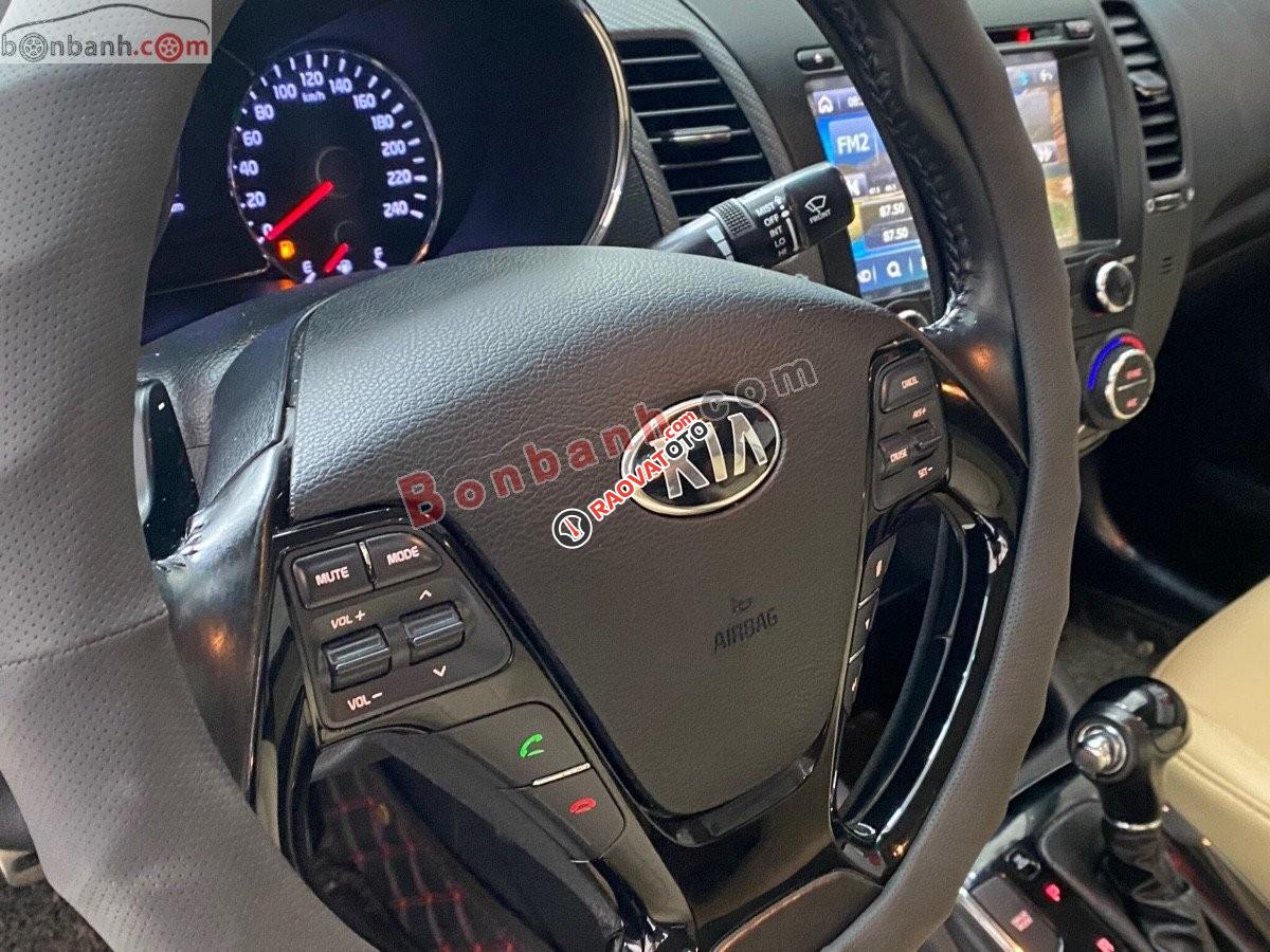 Cần bán Kia Cerato 2.0 năm sản xuất 2016, màu trắng, giá tốt-0