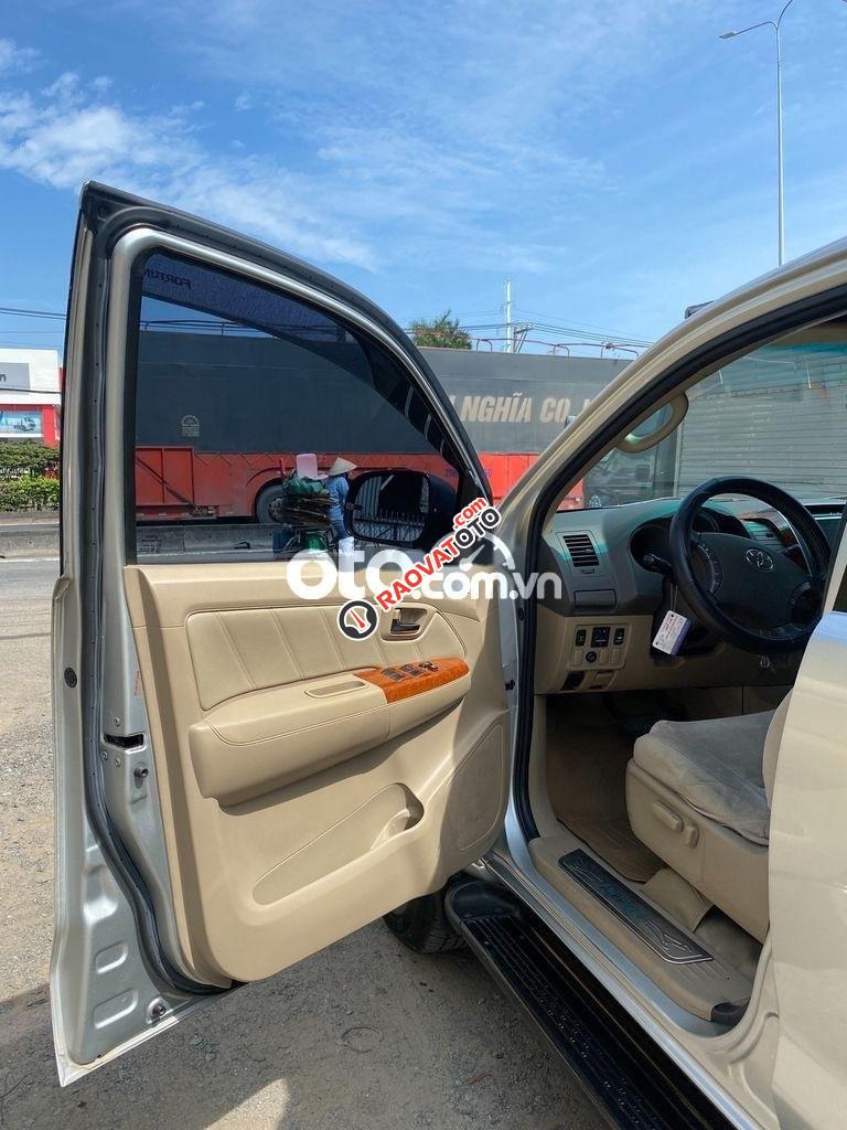 Cần bán gấp Toyota Fortuner V đời 2009, màu bạc-7