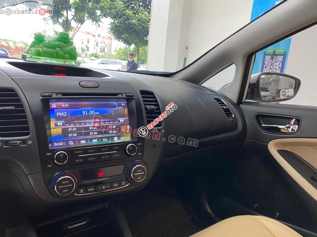 Cần bán Kia Cerato 2.0 năm sản xuất 2016, màu trắng, giá tốt-2