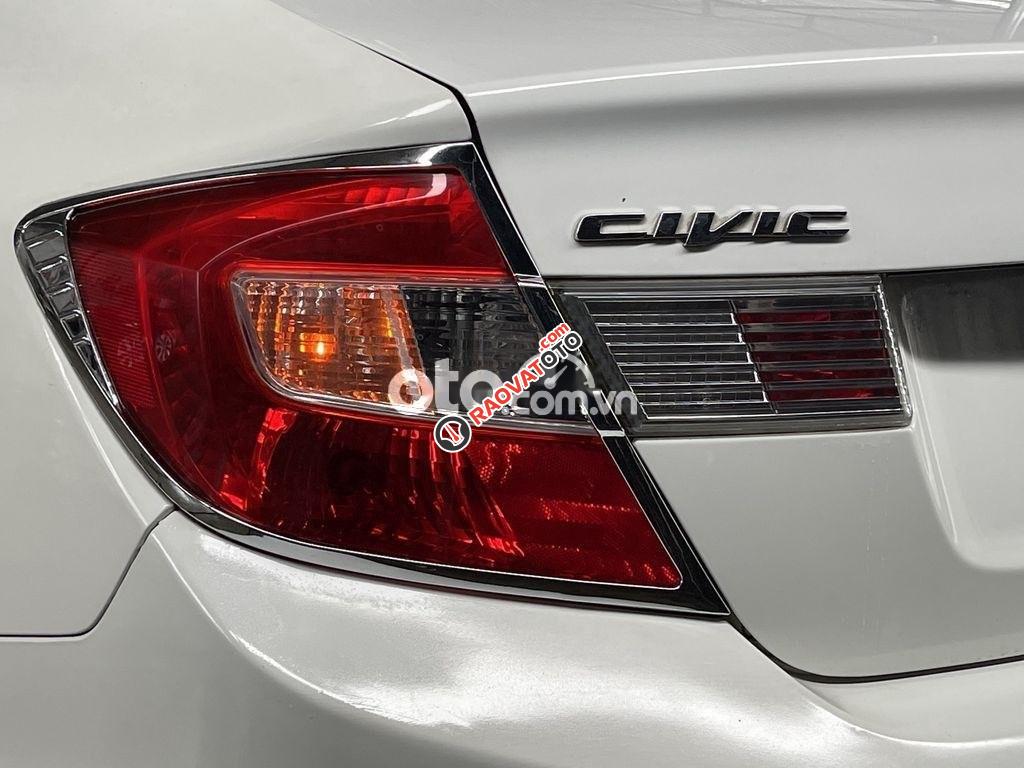 Cần bán gấp Honda Civic 1.8AT đời 2015, màu trắng chính chủ-8