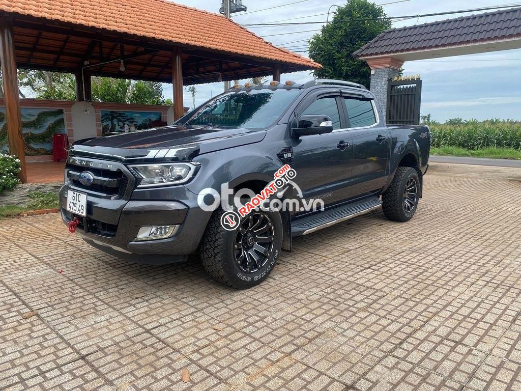 Bán Ford Ranger Wildtrak 3.2 2017, màu xám, nhập khẩu, giá tốt-0