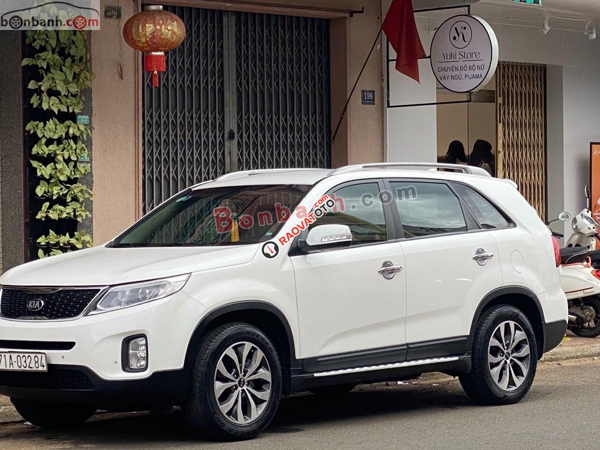 Cần bán gấp Kia Sorento AT đời 2016, màu trắng-8