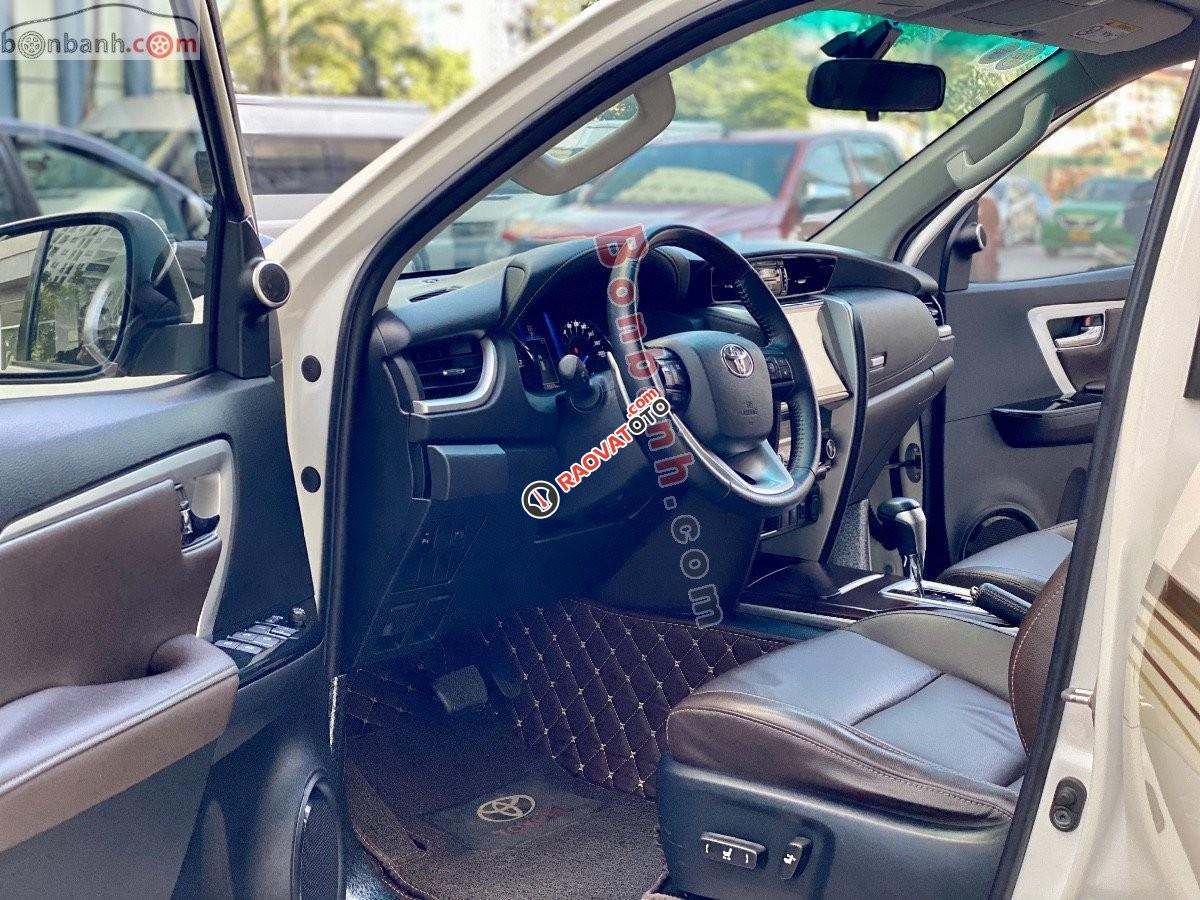 Cần bán Toyota Fortuner 2.7V 2017, màu trắng, xe nhập, 845tr-3