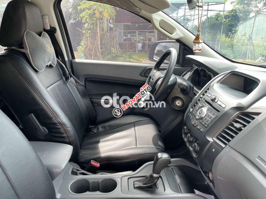 Bán Ford Ranger XLS 2017, màu xám, nhập khẩu số tự động-5