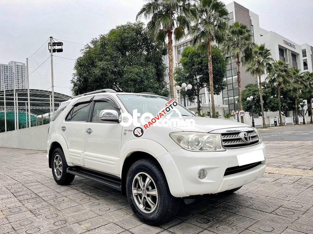 Bán ô tô Toyota Fortuner Sportivo đời 2011, màu trắng như mới, giá tốt-1