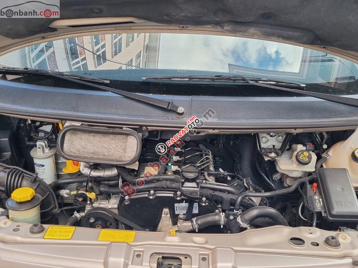 Bán xe Ford Transit SVP sản xuất năm 2017, màu ghi vàng-8