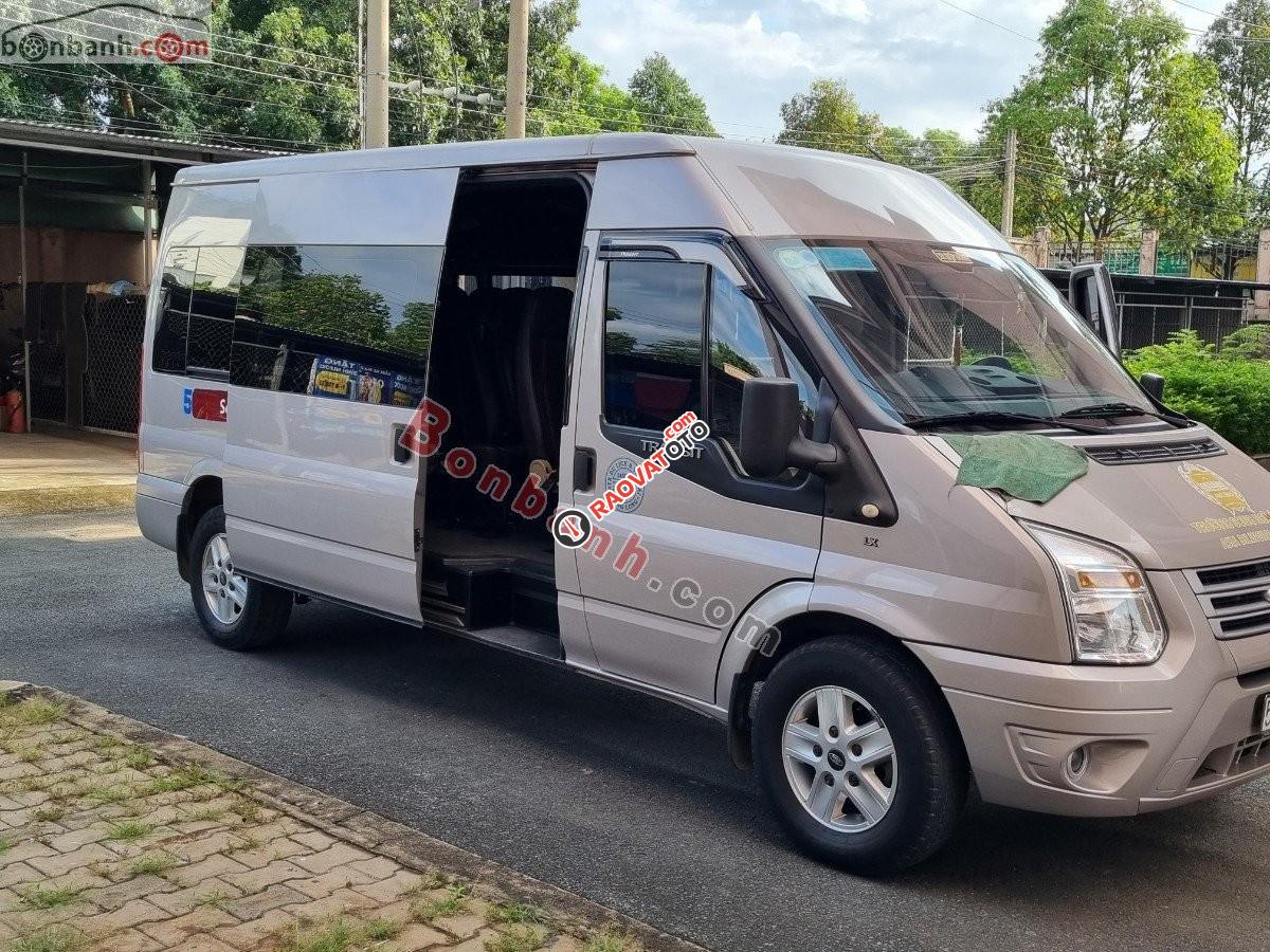 Bán xe Ford Transit SVP sản xuất năm 2017, màu ghi vàng-9