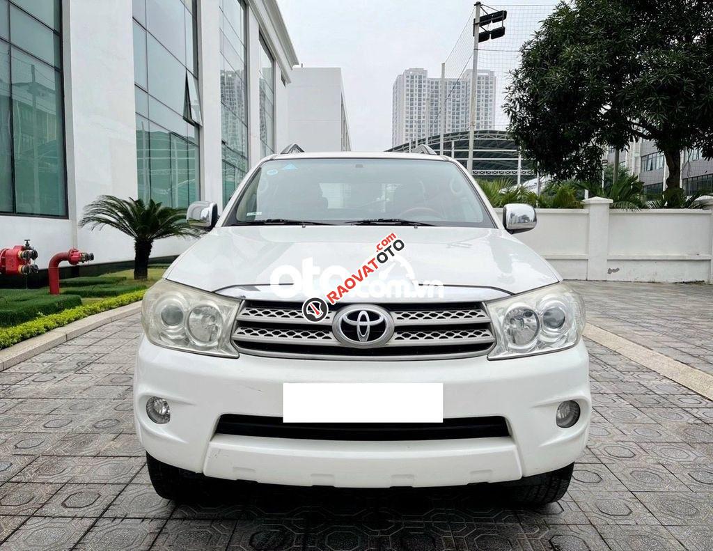 Bán ô tô Toyota Fortuner Sportivo đời 2011, màu trắng như mới, giá tốt-0