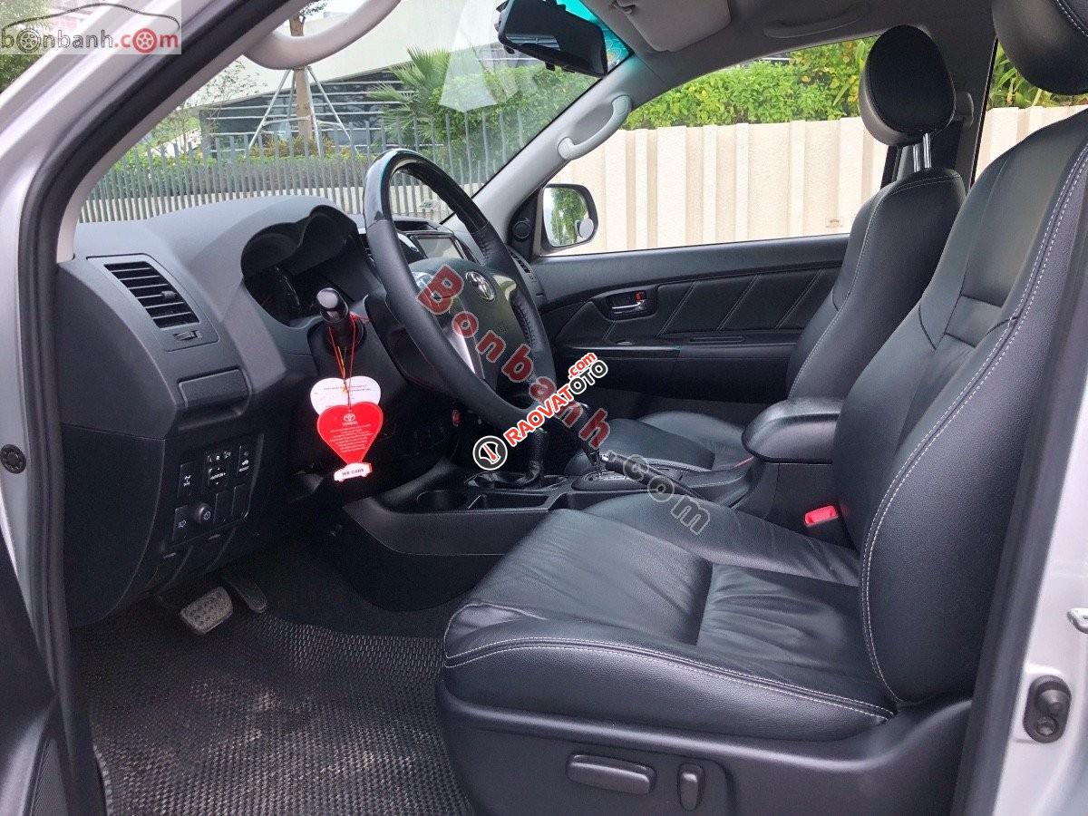 Cần bán lại xe Toyota Fortuner 2.7V 4x4 AT đời 2014, màu bạc, giá tốt-2