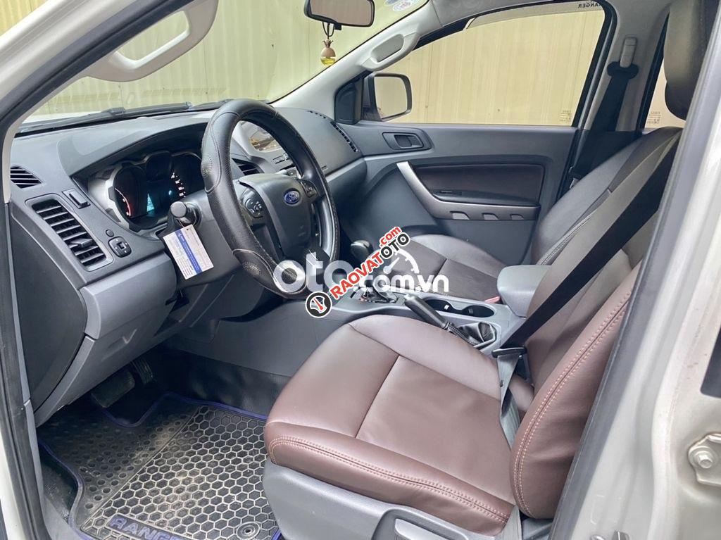 Bán ô tô Ford Ranger XLS AT sản xuất 2017, màu trắng, nhập khẩu-9