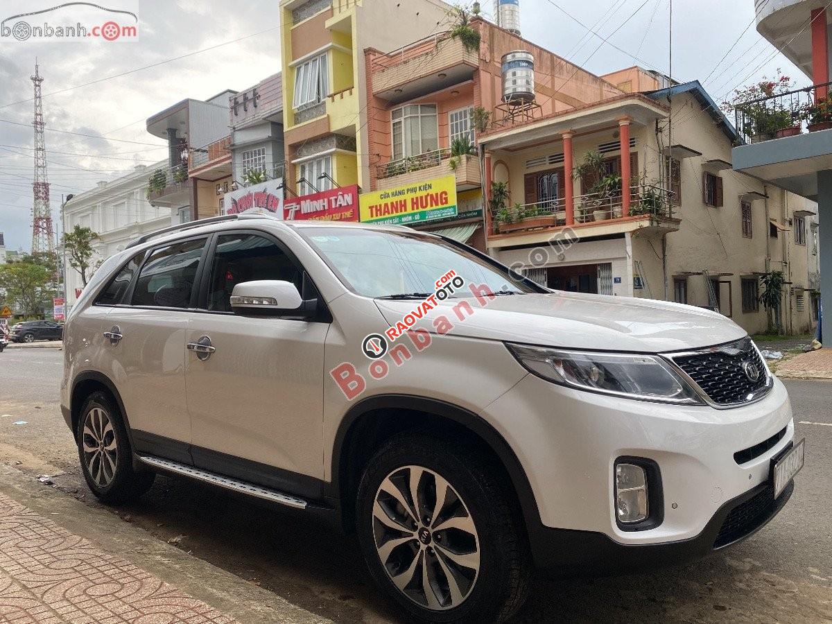 Cần bán gấp Kia Sorento AT đời 2016, màu trắng-6