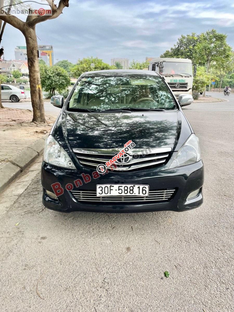 Cần bán gấp Toyota Innova V đời 2011, màu đen-9