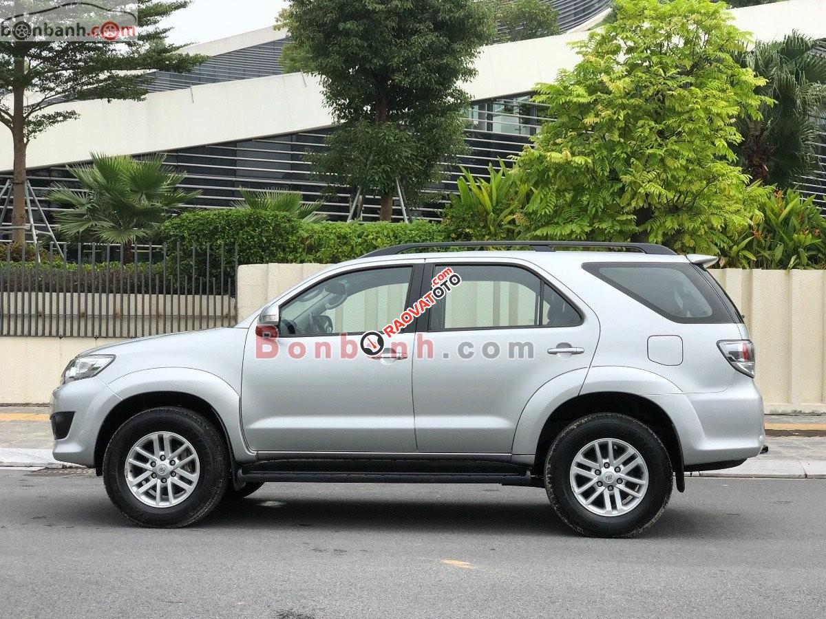 Cần bán lại xe Toyota Fortuner 2.7V 4x4 AT đời 2014, màu bạc, giá tốt-5