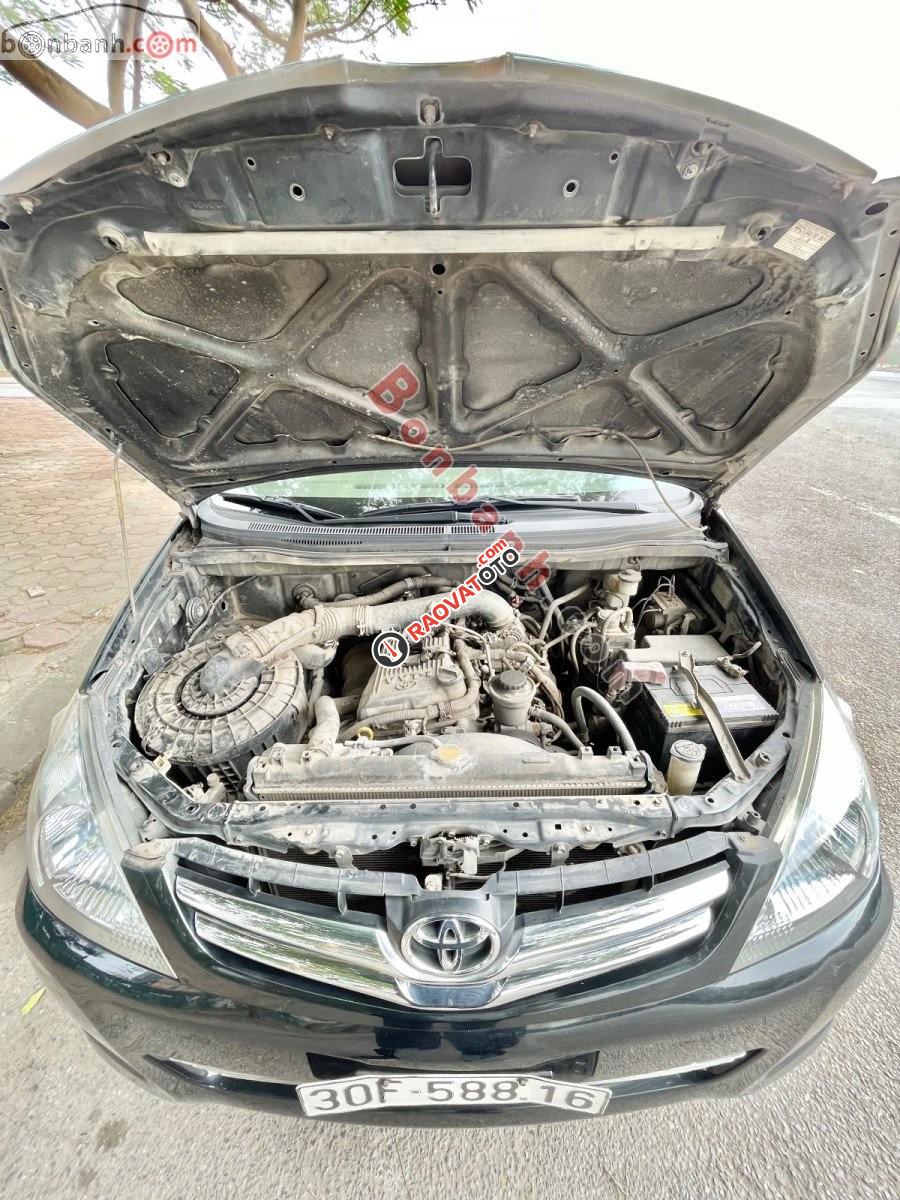 Cần bán gấp Toyota Innova V đời 2011, màu đen-5