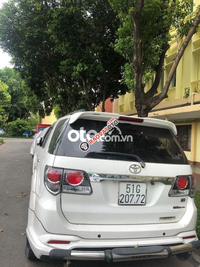 Cần bán xe Toyota Fortuner TRD đời 2016, màu trắng còn mới, giá 800tr-4