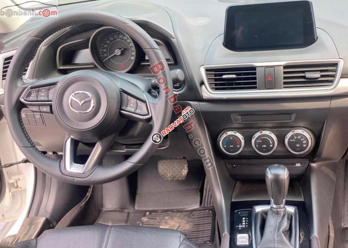 Bán Mazda 3 1.5 đời 2017, màu trắng, giá chỉ 538 triệu-6