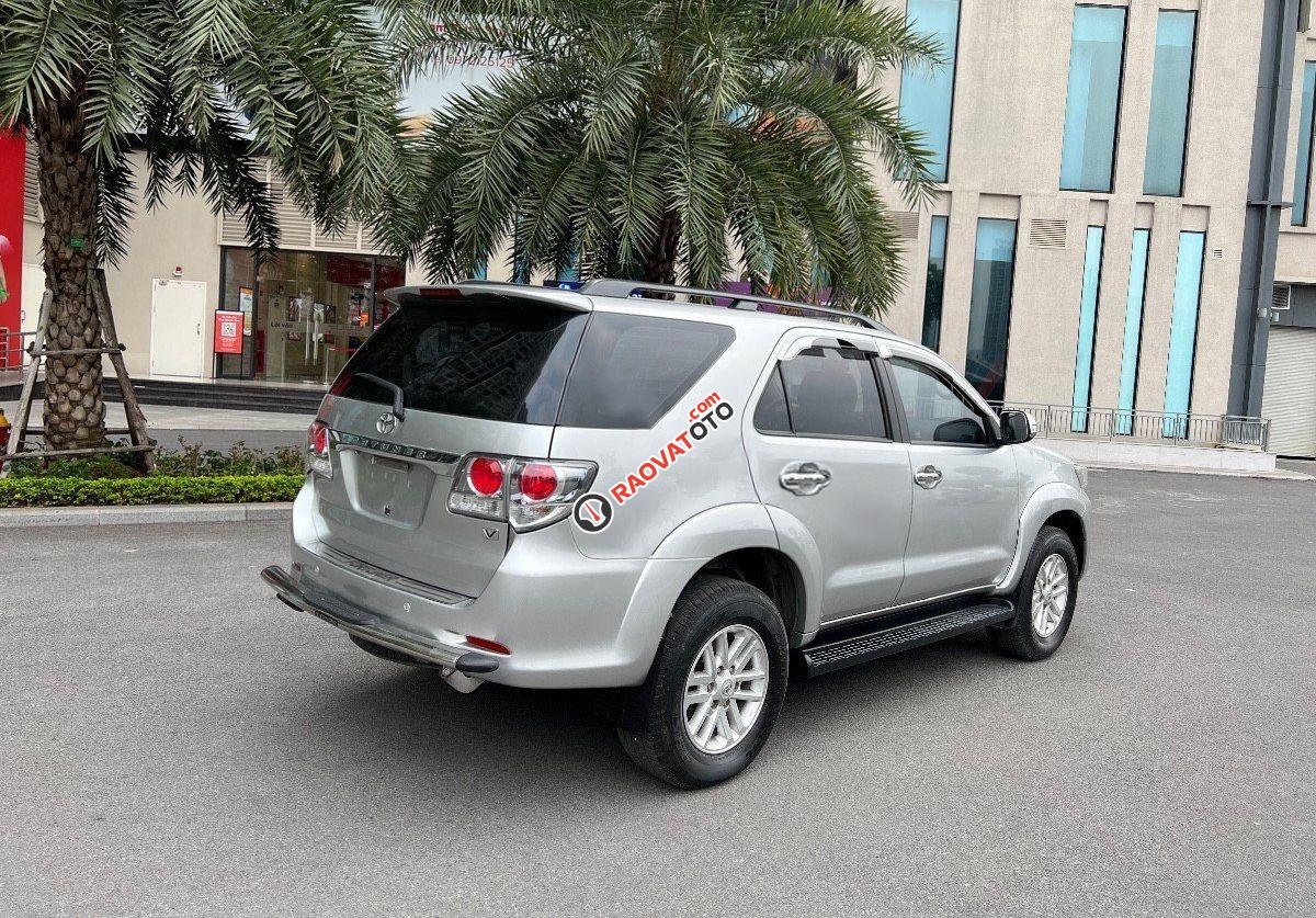 Cần bán lại xe Toyota Fortuner 2.7V 4x2 AT đời 2014, màu bạc, giá tốt-3