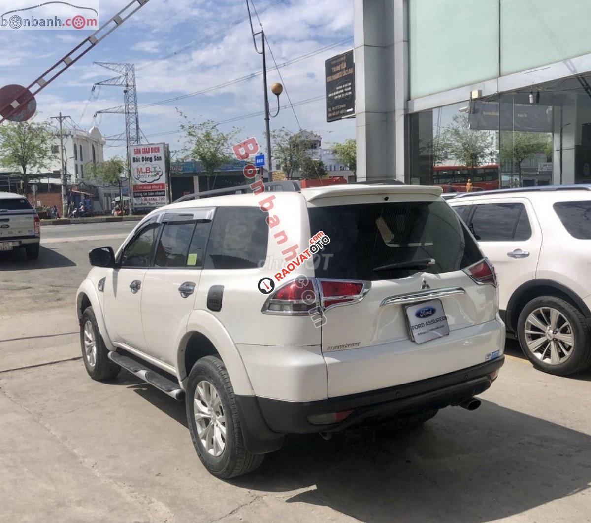 Cần bán xe Mitsubishi Pajero Sport 4x2 MT sản xuất năm 2016, màu trắng xe gia đình, giá 529tr-4