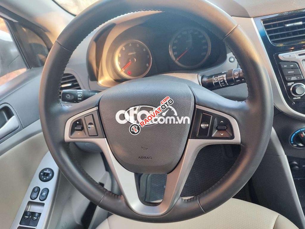 Cần bán gấp Hyundai Accent Blue sản xuất 2014, màu trắng, xe nhập-2