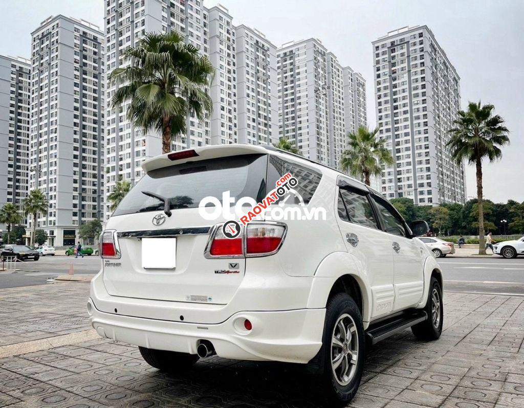 Bán ô tô Toyota Fortuner Sportivo đời 2011, màu trắng như mới, giá tốt-2