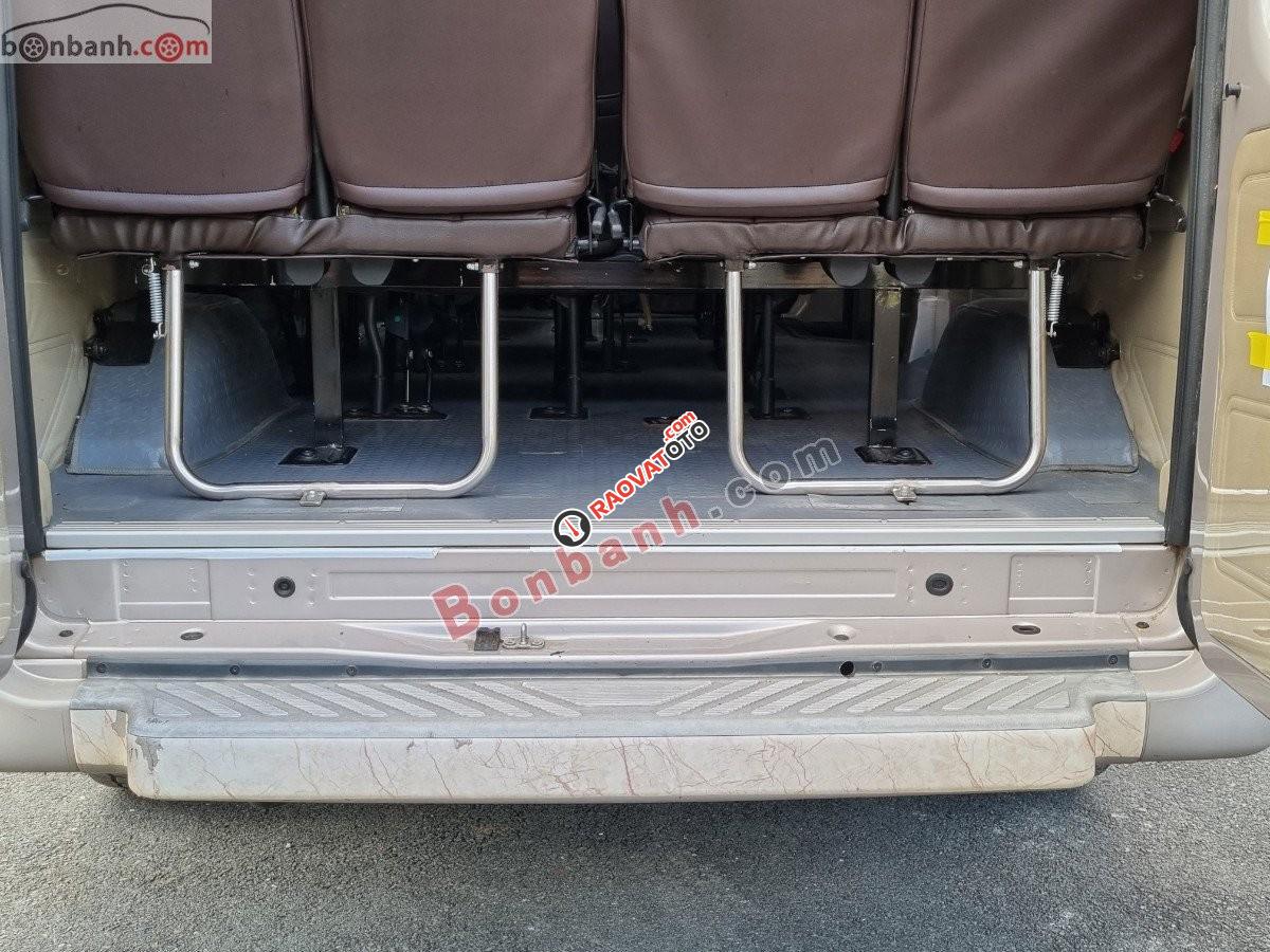 Bán xe Ford Transit SVP sản xuất năm 2017, màu ghi vàng-2