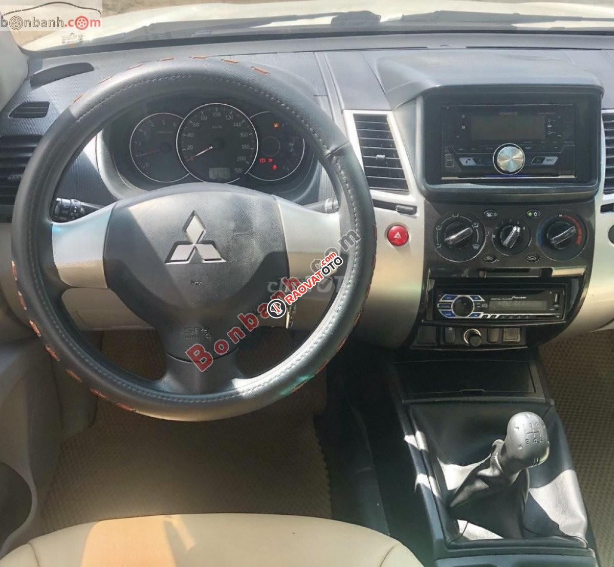 Cần bán xe Mitsubishi Pajero Sport 4x2 MT sản xuất năm 2016, màu trắng xe gia đình, giá 529tr-6