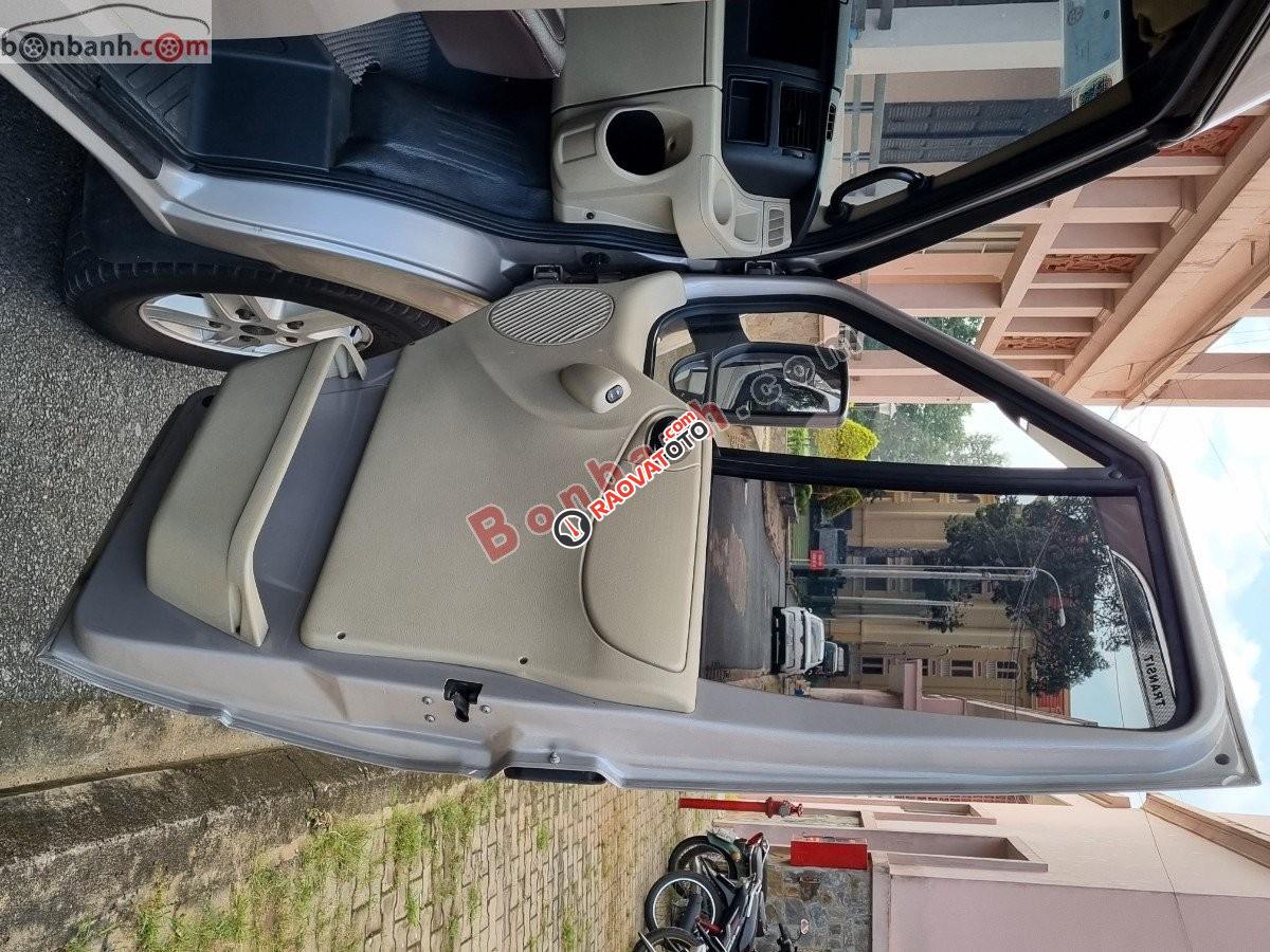 Bán xe Ford Transit SVP sản xuất năm 2017, màu ghi vàng-6