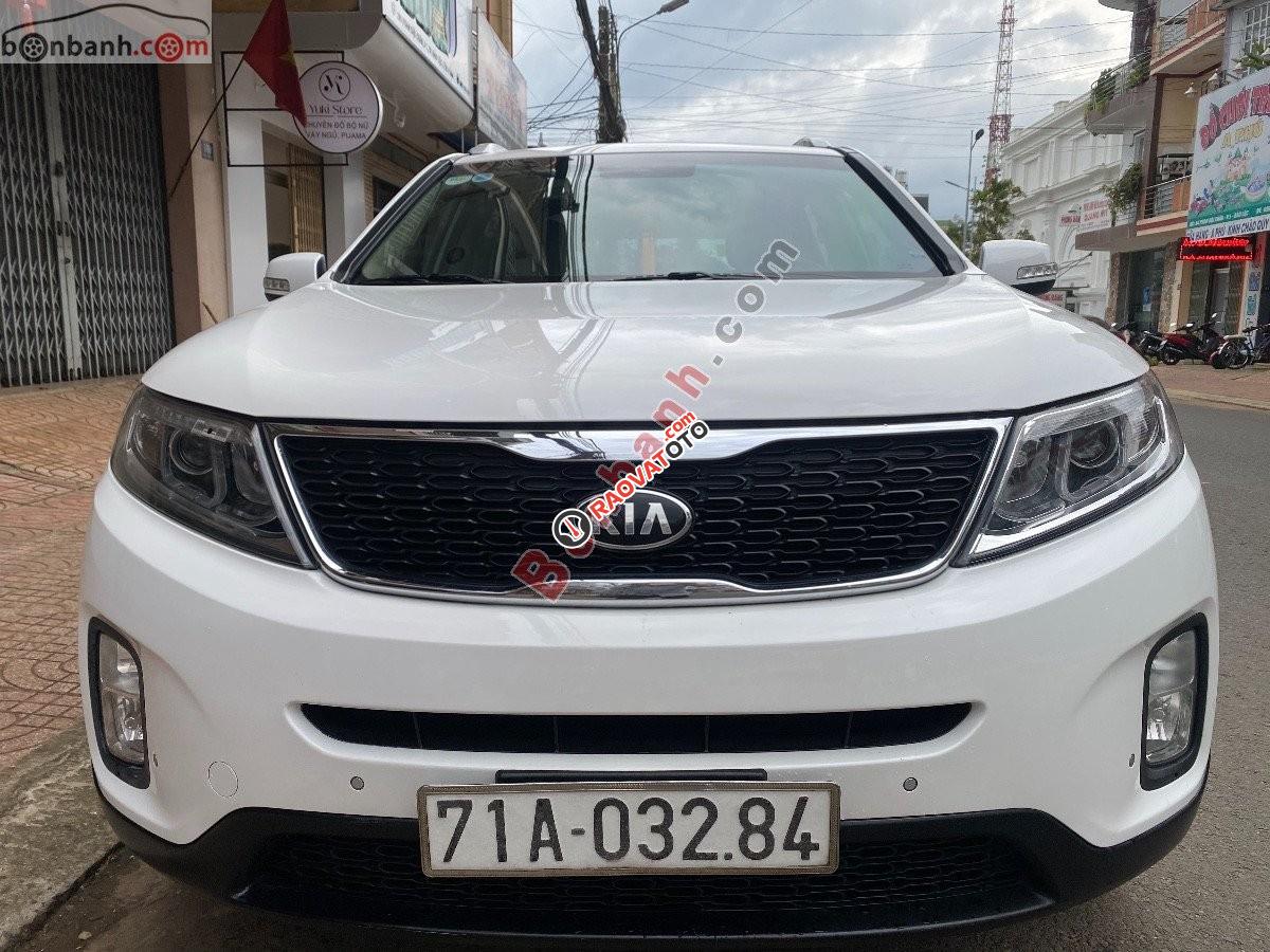 Cần bán gấp Kia Sorento AT đời 2016, màu trắng-9