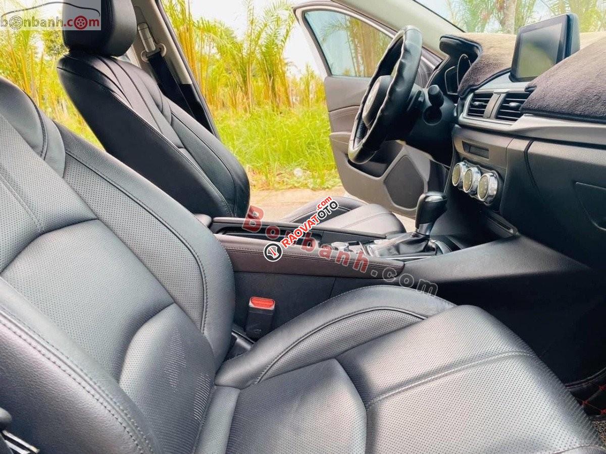 Bán Mazda 3 1.5 đời 2017, màu trắng, giá chỉ 538 triệu-8