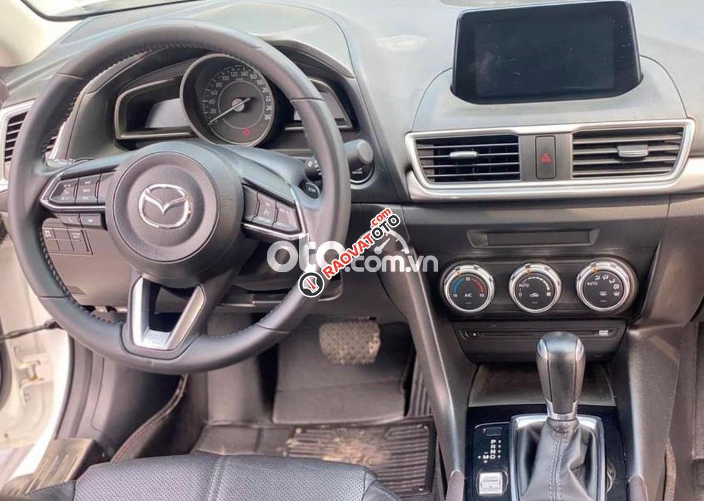 Bán Mazda 3 FL đời 2017, màu trắng-0