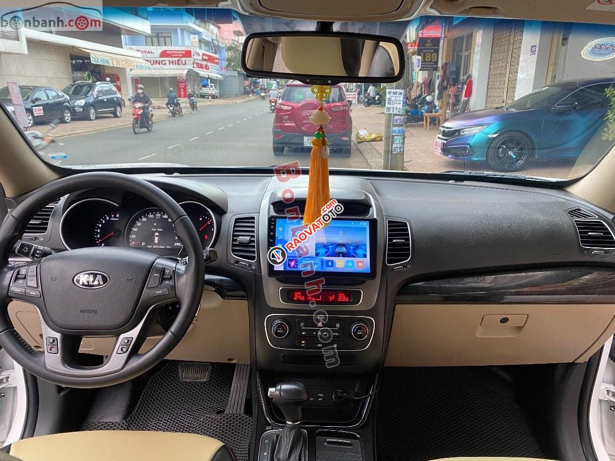 Cần bán gấp Kia Sorento AT đời 2016, màu trắng-1