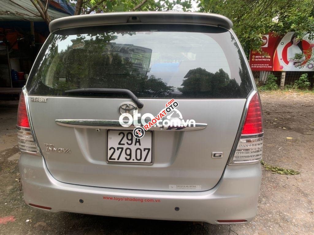 Cần bán Toyota Innova G 2011, màu bạc, giá cạnh tranh-9