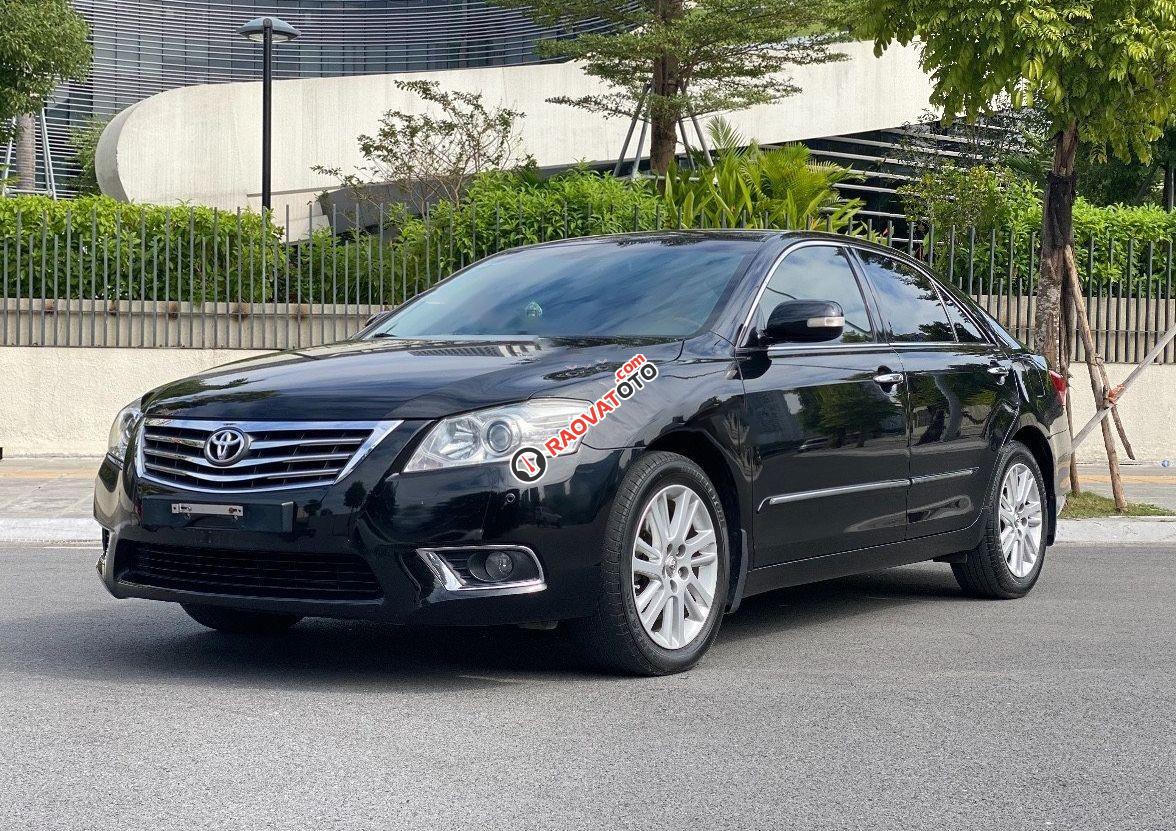 Bán Toyota Camry 3.5Q 2010, màu đen còn mới-3