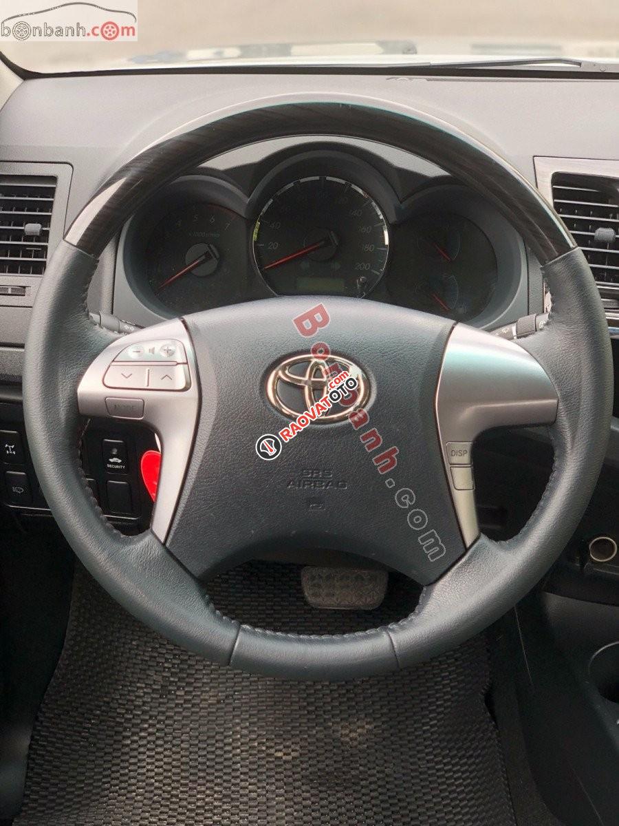 Cần bán lại xe Toyota Fortuner 2.7V 4x4 AT đời 2014, màu bạc, giá tốt-3