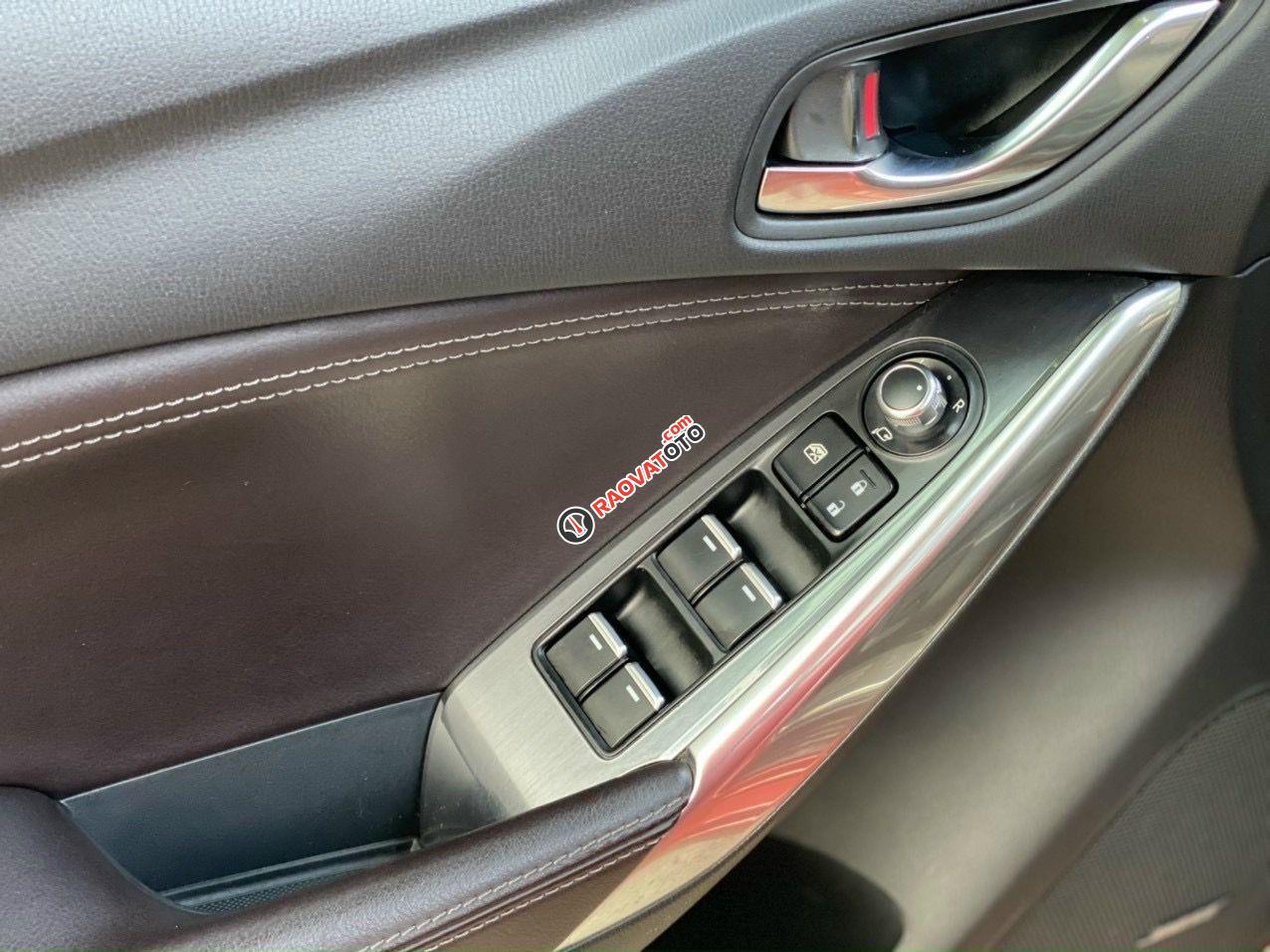 Bán xe Mazda 6 2.0L Premium năm 2017, giá 715tr-8