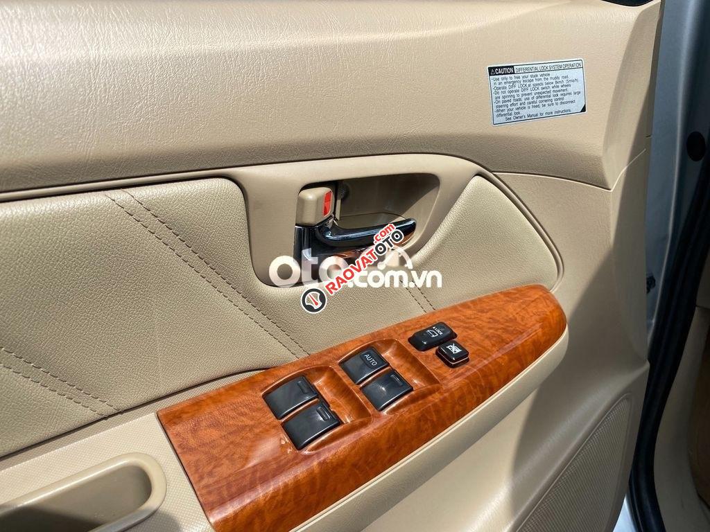 Cần bán gấp Toyota Fortuner V đời 2009, màu bạc-2