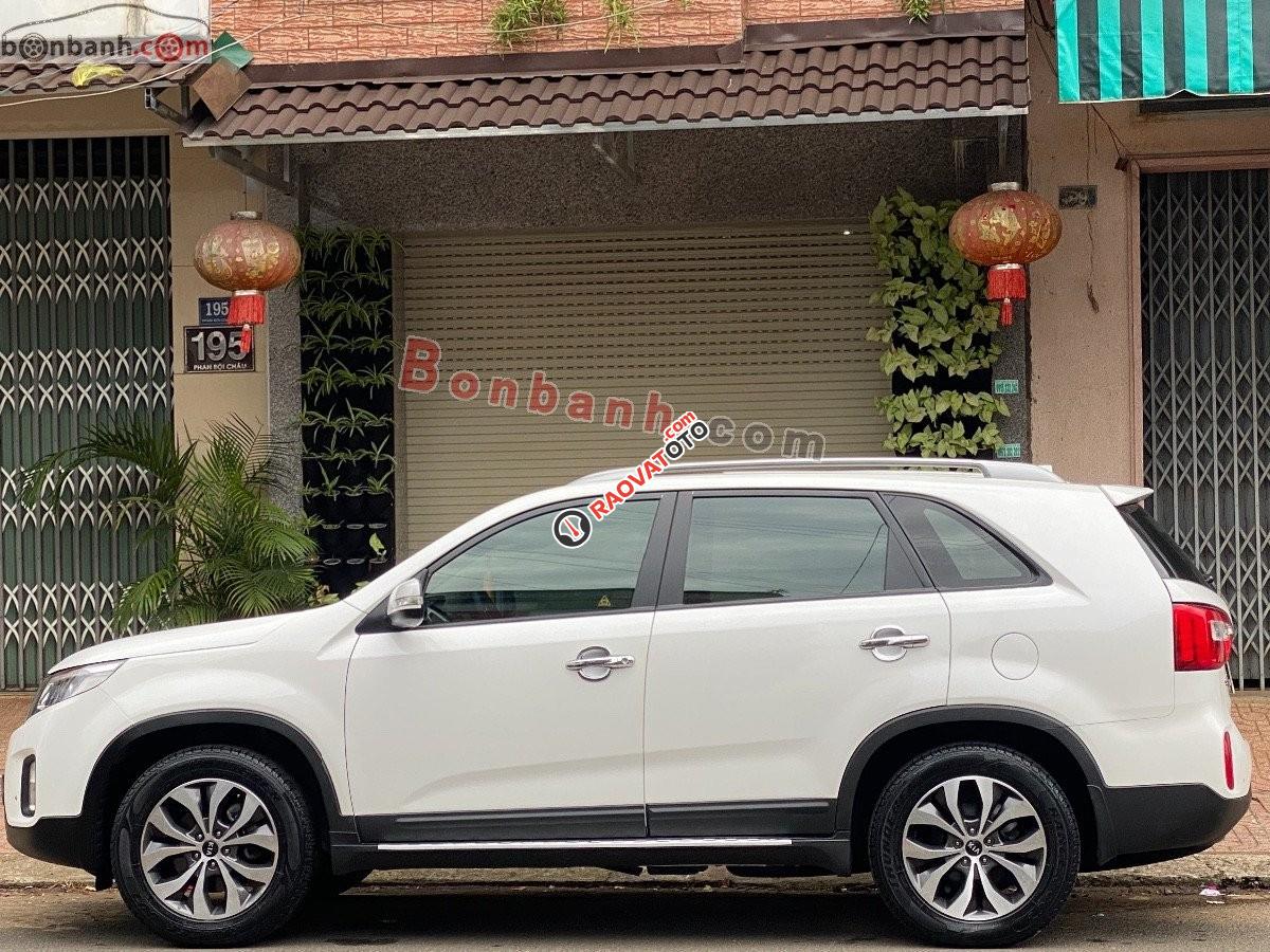 Cần bán gấp Kia Sorento AT đời 2016, màu trắng-4